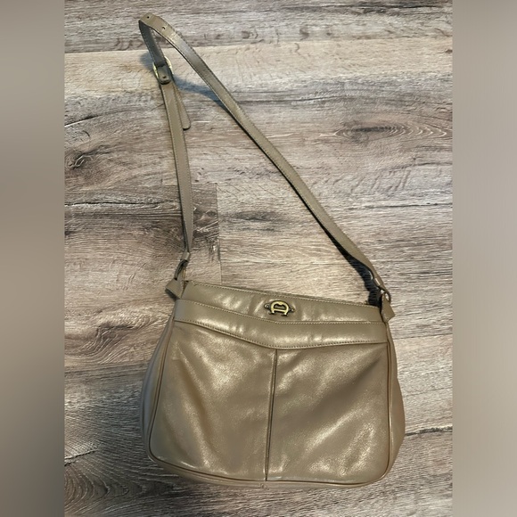 Etienne Aigner Crossbody Shoulder Bag Purse Gray Smooth Leather - Picture 1 of 9